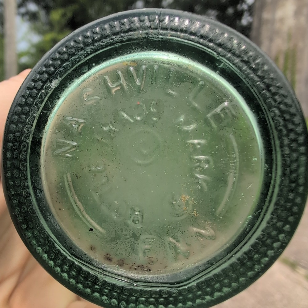 Vintage Coca-Cola Nashville TN 1965 Hobbleskirt 6.5oz Green Glass Coke Bottle - Picture 2 of 3